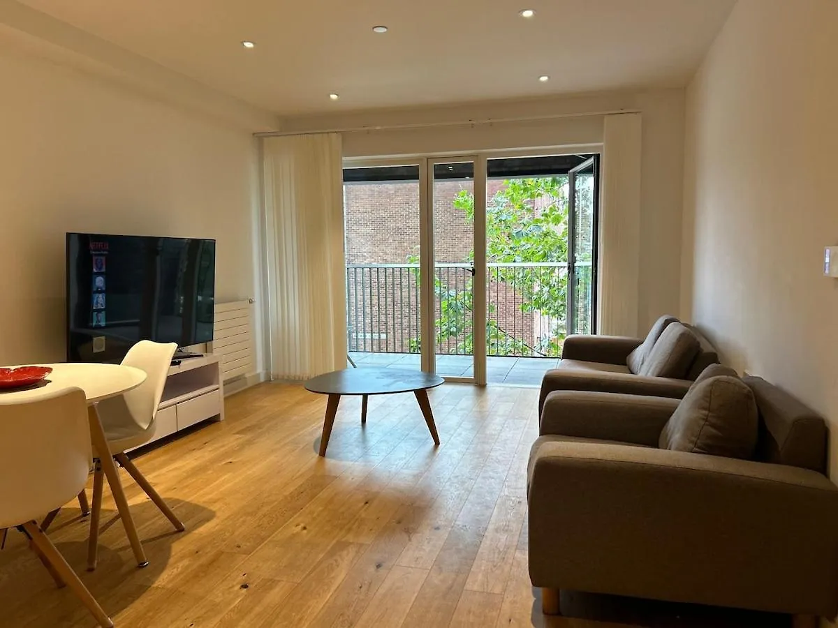 Lovely One Bedroom Flat contacts